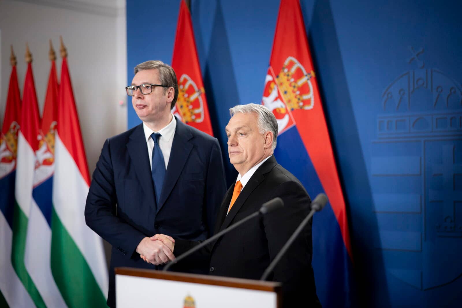 Orbán-Vucic-kézfogás